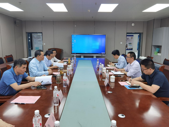 文育锋到公共卫生学院调研指导工...