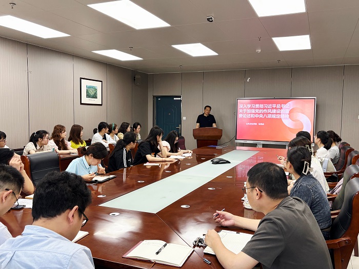 公共卫生学院举行专题党课报告会