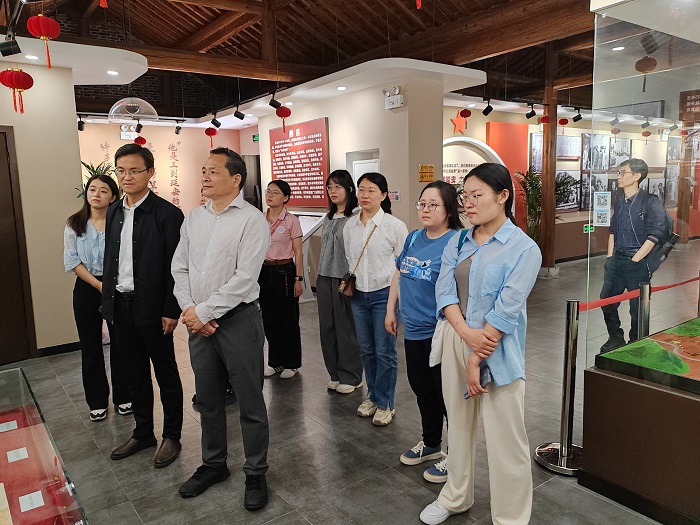 公共卫生学院创新开展“三维一体...